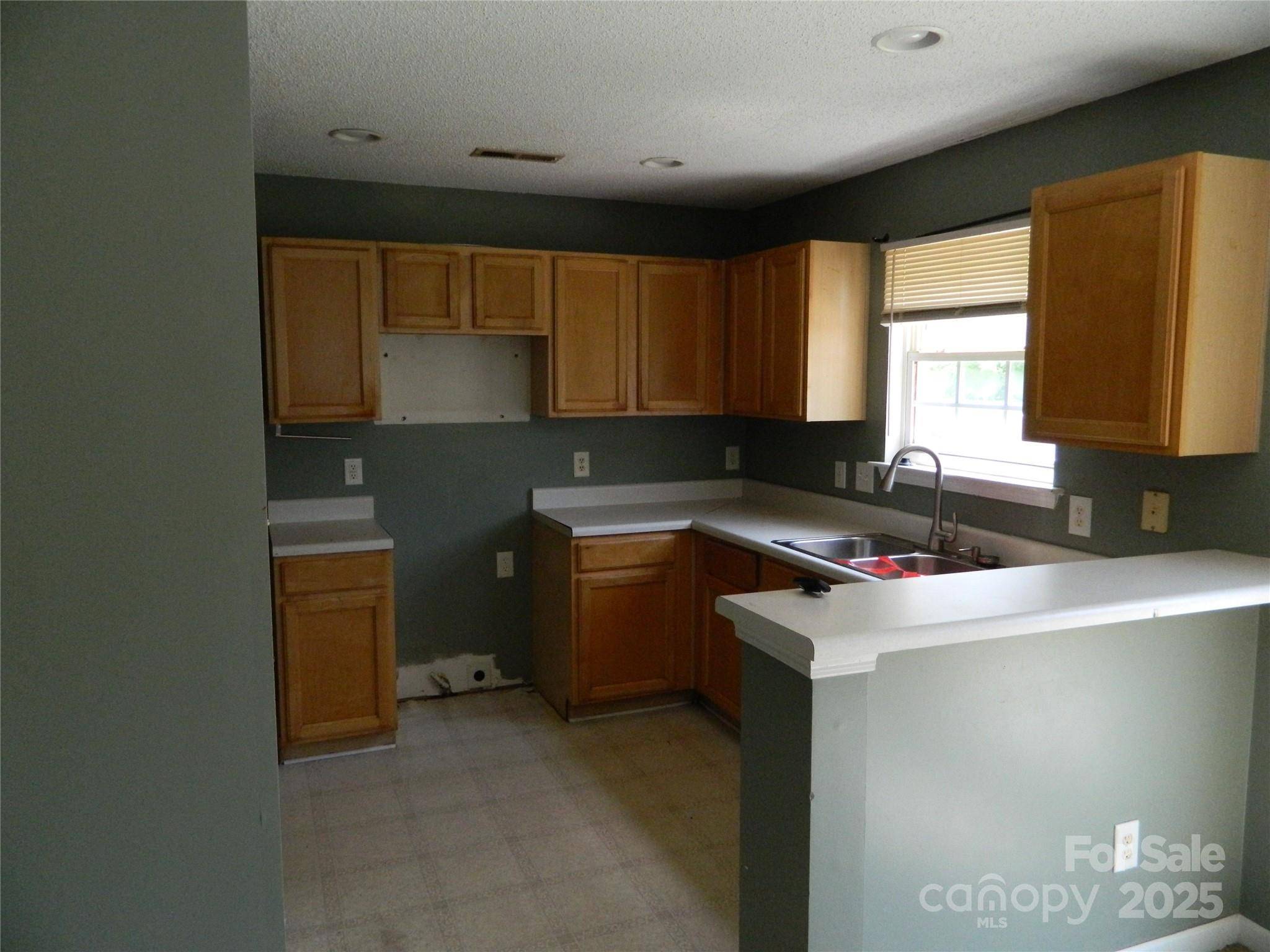 Charlotte, NC 28213,10516 Pickerel LN