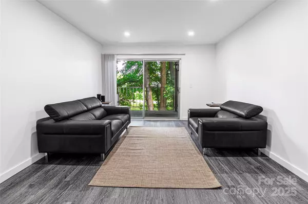 Charlotte, NC 28213,338 Orchard Trace LN #8
