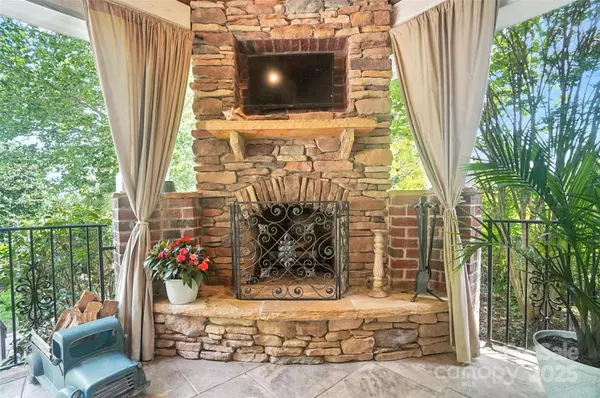 Matthews, NC 28104,5916 Four Wood DR