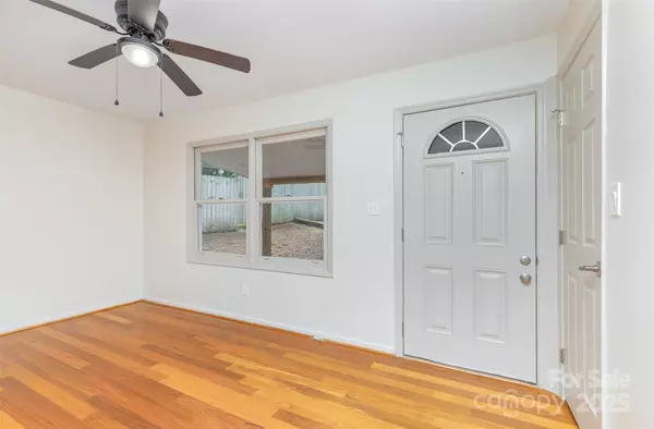 Gastonia, NC 28054,140 Fairway LN