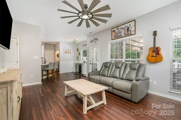 Fort Mill, SC 29715,108 Shade Tree CIR