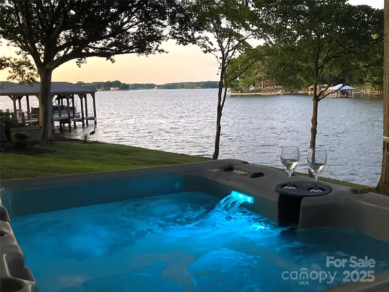 114 Caraway LN, Mooresville, NC 28117