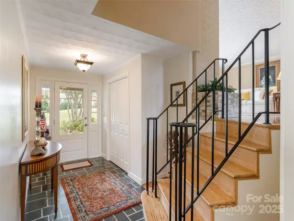 Hendersonville, NC 28792,221 Balsam RD