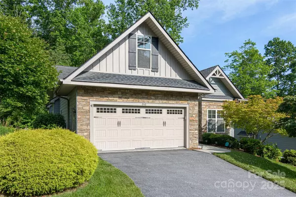 Hendersonville, NC 28791,240 Waterside DR