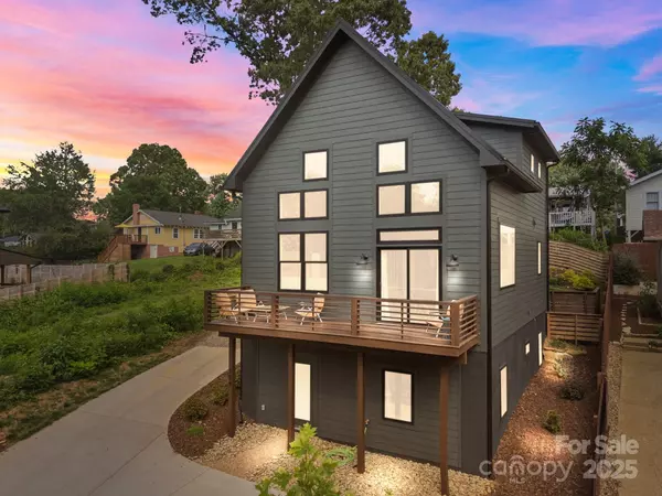 Asheville, NC 28806,104 Deaver ST