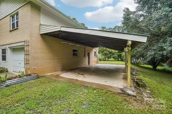 Hendersonville, NC 28792,142 Byrd LN