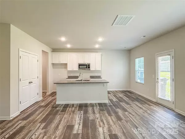 Hickory, NC 28602,414 1st Avenue None SE