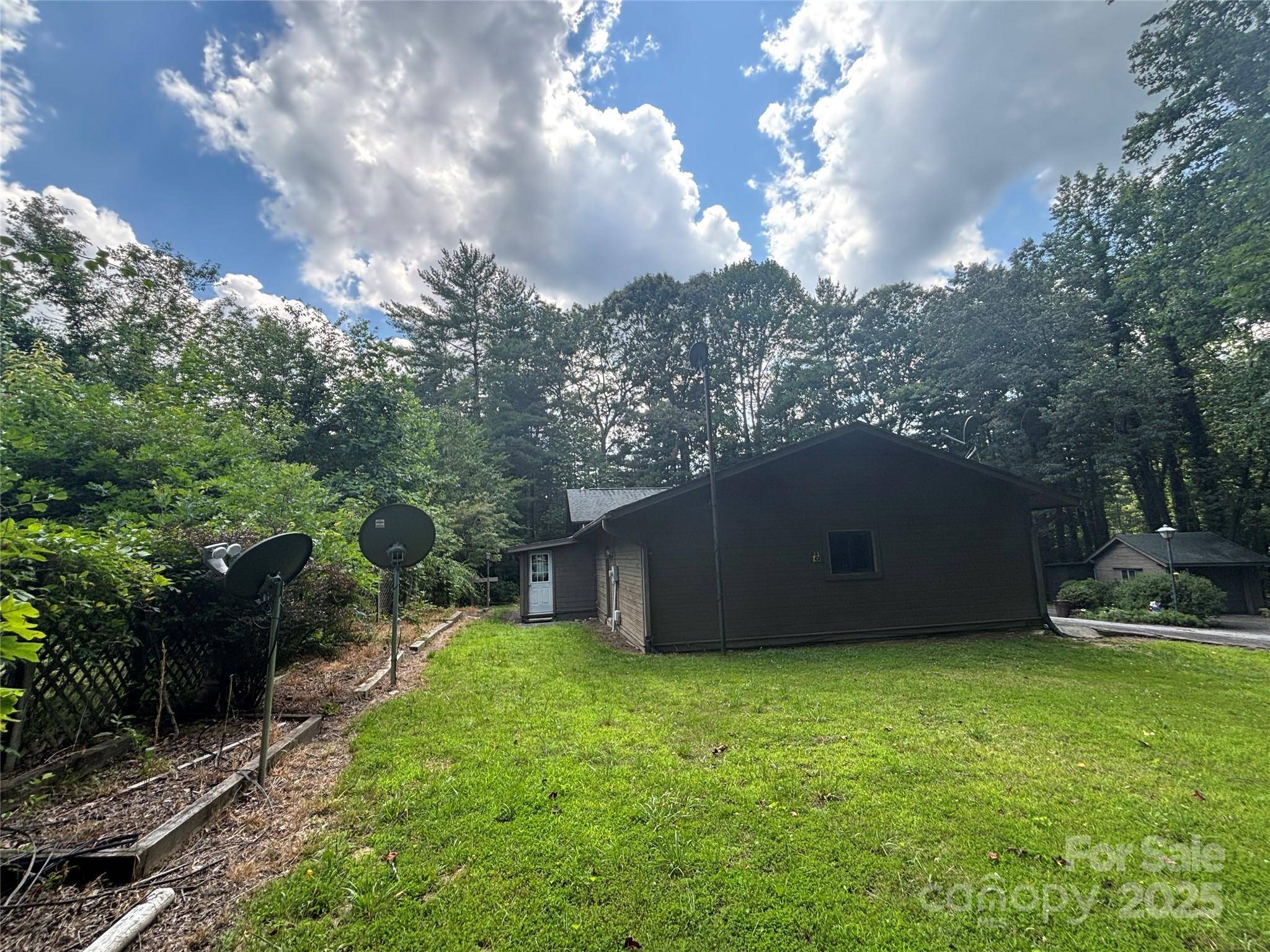 Hendersonville, NC 28792,121 Rockwood DR