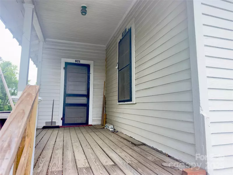 67 Circle EM ST E, Marion, NC 28752