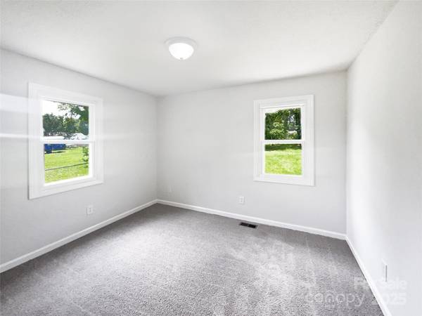 Statesville, NC 28677,908 Mccollough ST