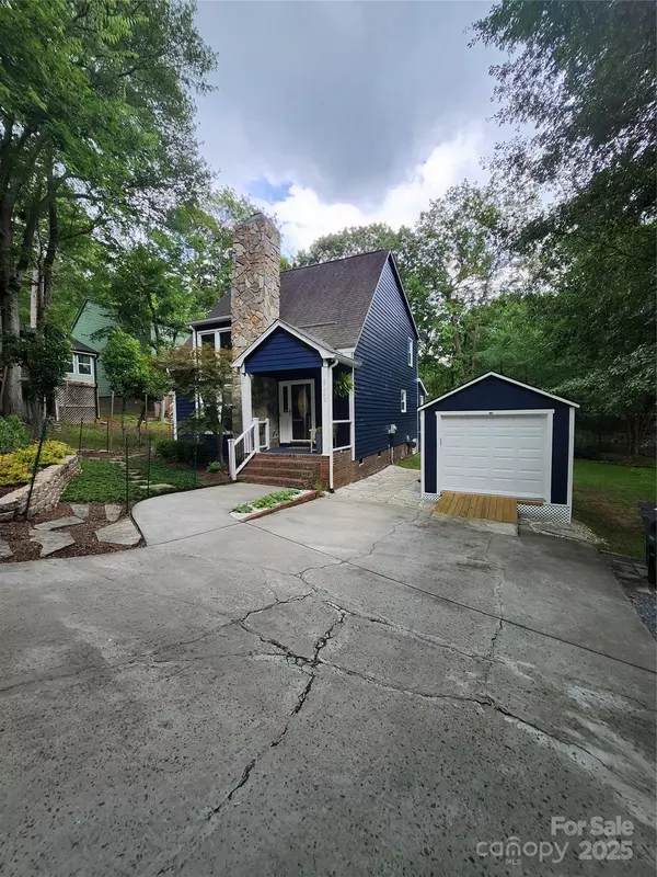 Tega Cay, SC 29708,27092 Village DR