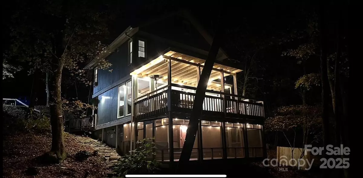 Black Mountain, NC 28711,630 Shumont RD