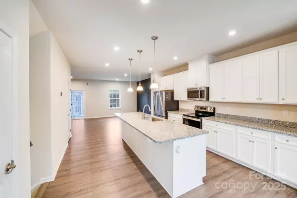 Gastonia, NC 28054,416 Moondance DR #121