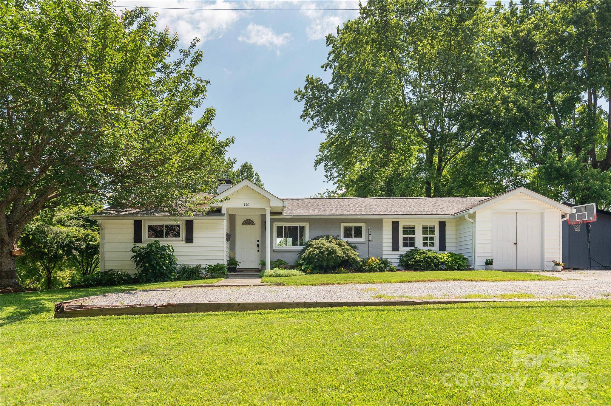 540 Oak Grove RD, Flat Rock, NC 28731