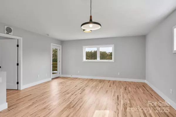 Asheville, NC 28806,312 Emma RD