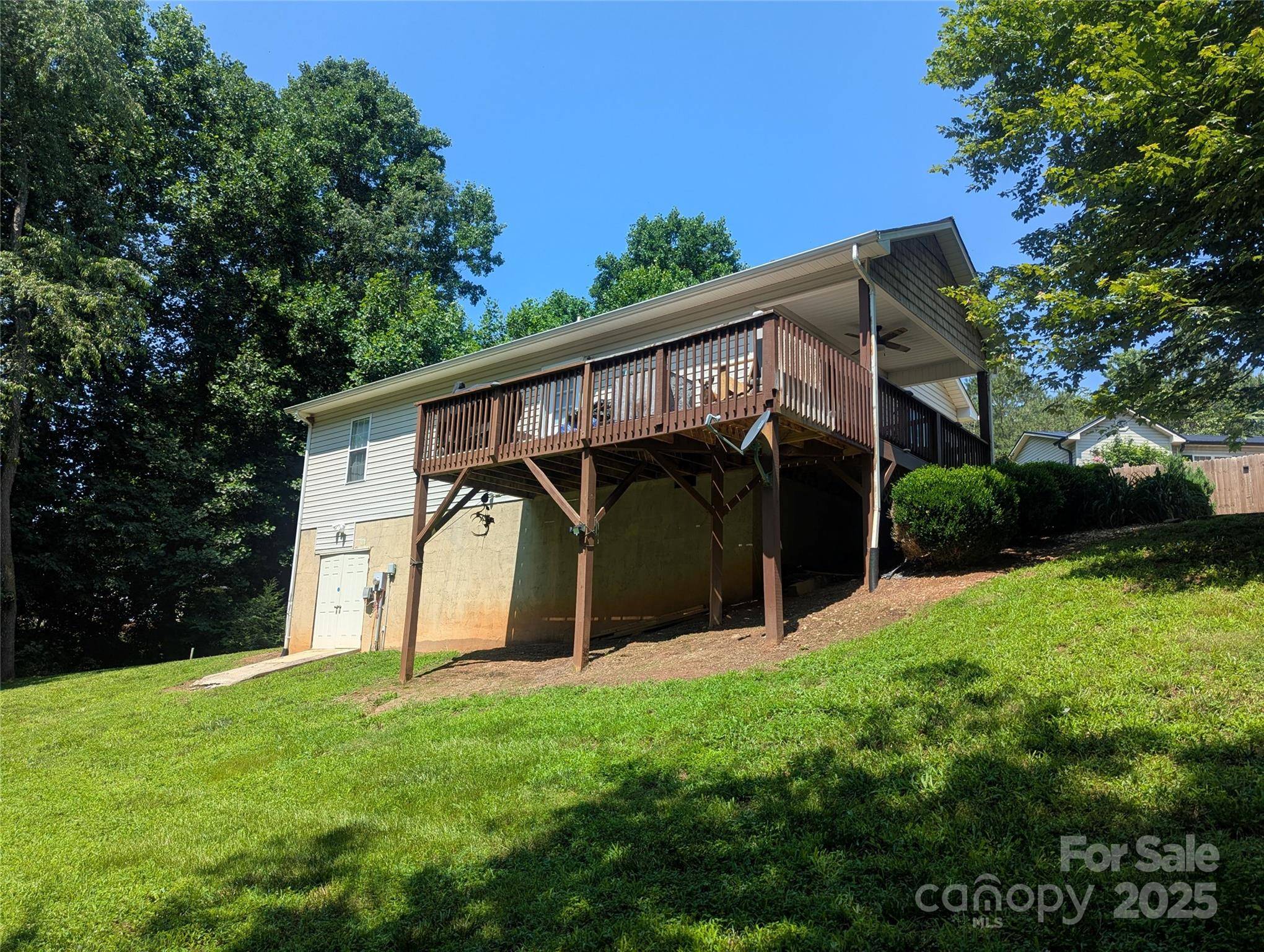 Granite Falls, NC 28630,5077 Edney CT