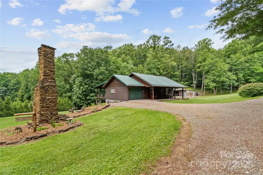 47 Old Chimney DR, Burnsville, NC 28714