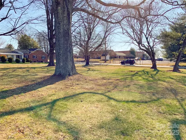 Statesville, NC 28625,176 Travis LOOP