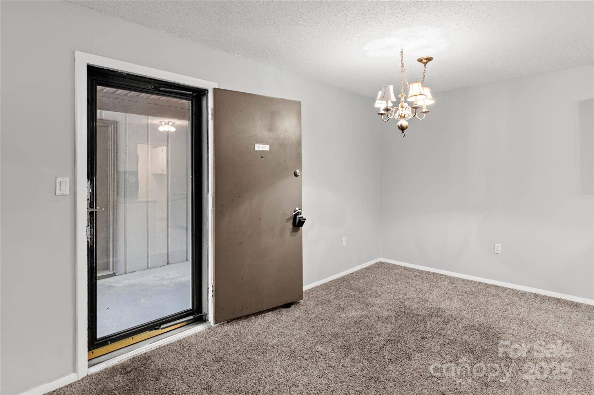 Winston Salem, NC 27103,2205 Sunderland RD #129D