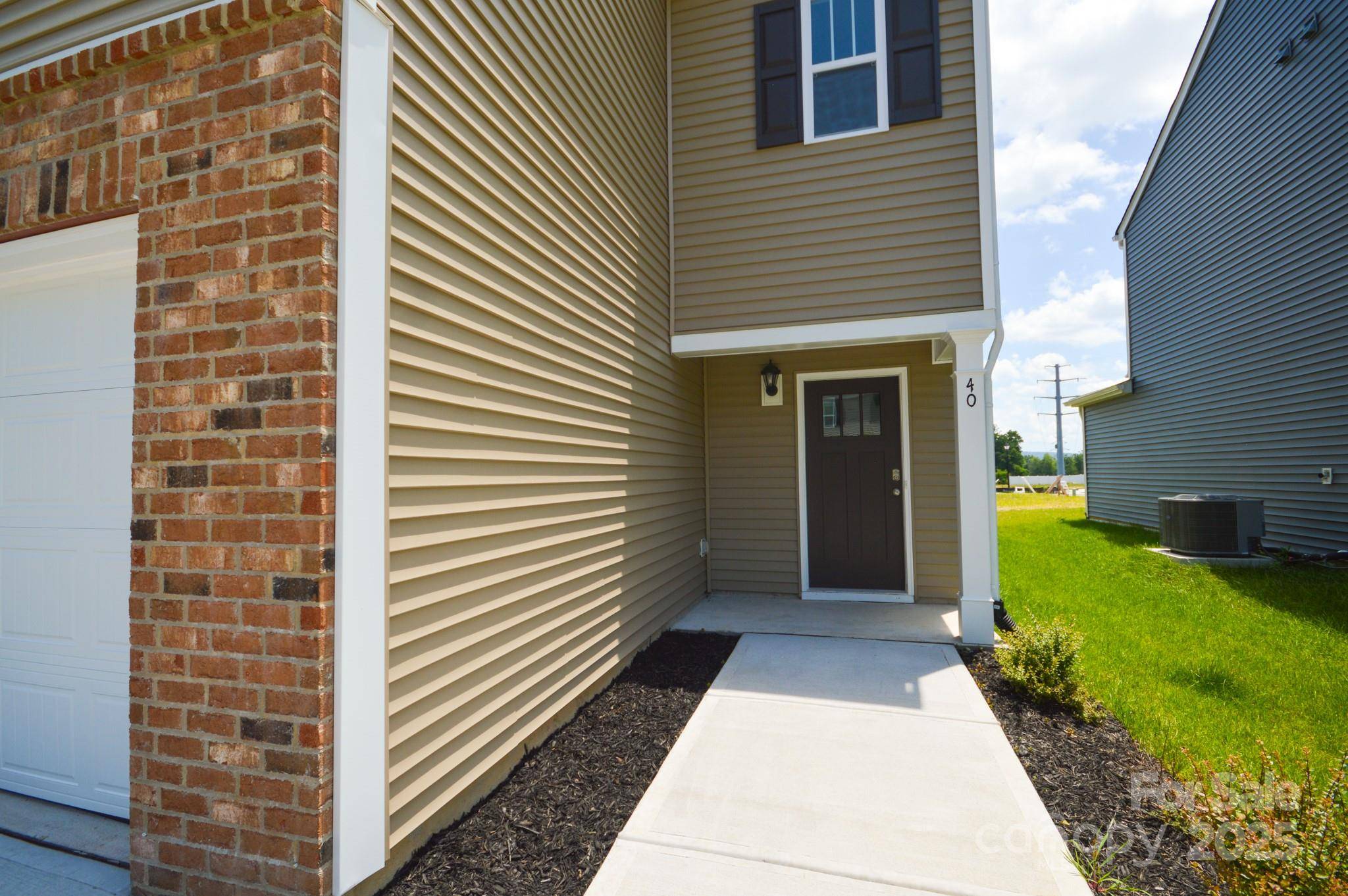 Hendersonville, NC 28792,40 Lillian LN