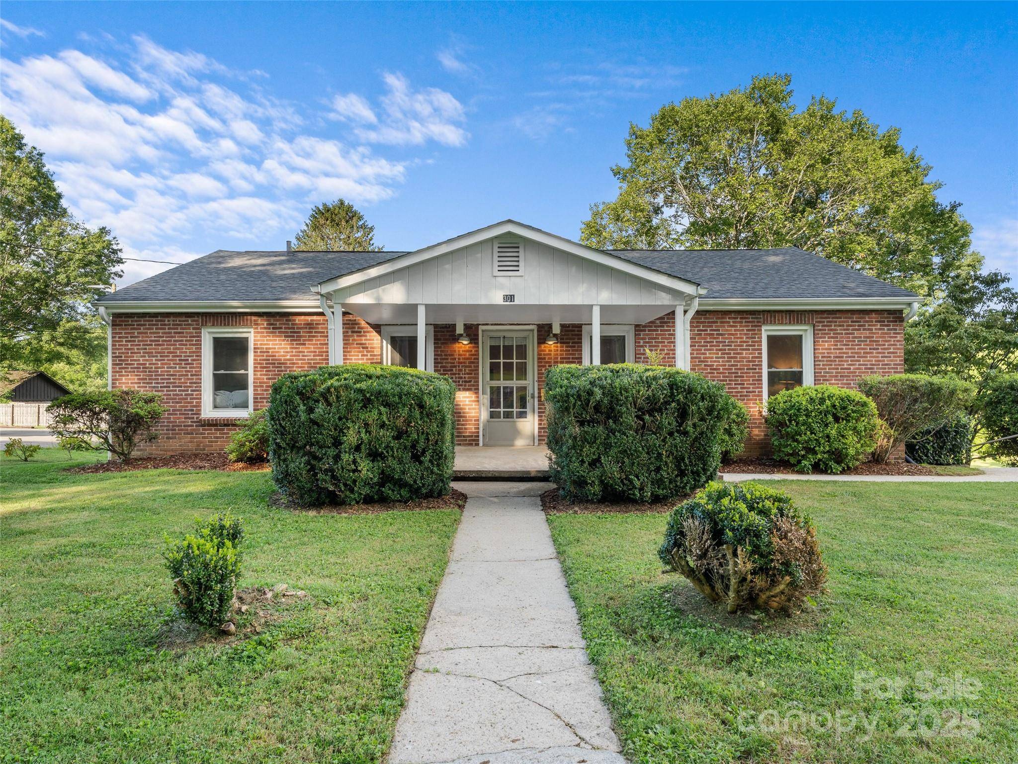 Brevard, NC 28712,301 Carolina AVE