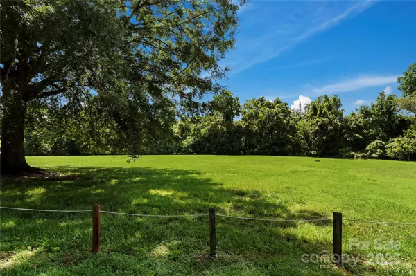 Winston Salem, NC 27103,2205 Sunderland RD #107D