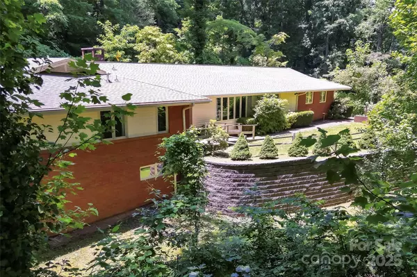 Waynesville, NC 28786,684 Woodfield DR