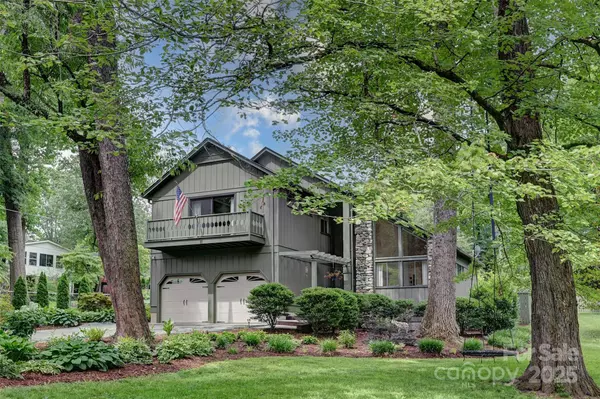 19 Poplar CT, Hendersonville, NC 28792