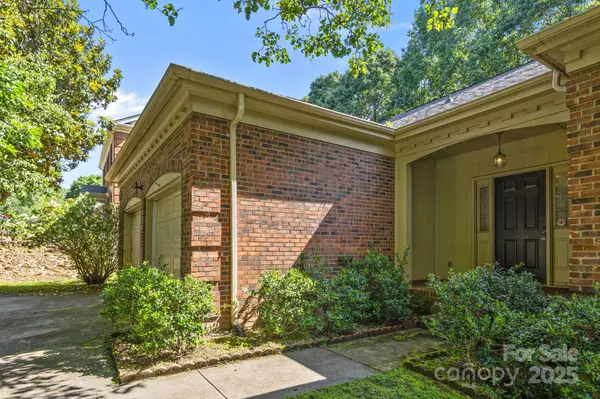 Matthews, NC 28105,212 Foxfield LN