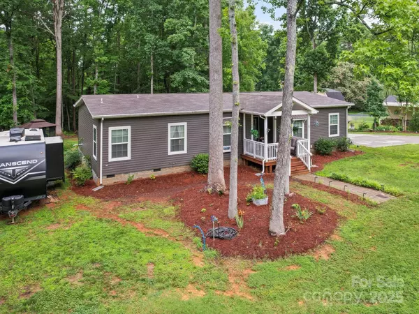 Lexington, NC 27292,142 Hickory RD