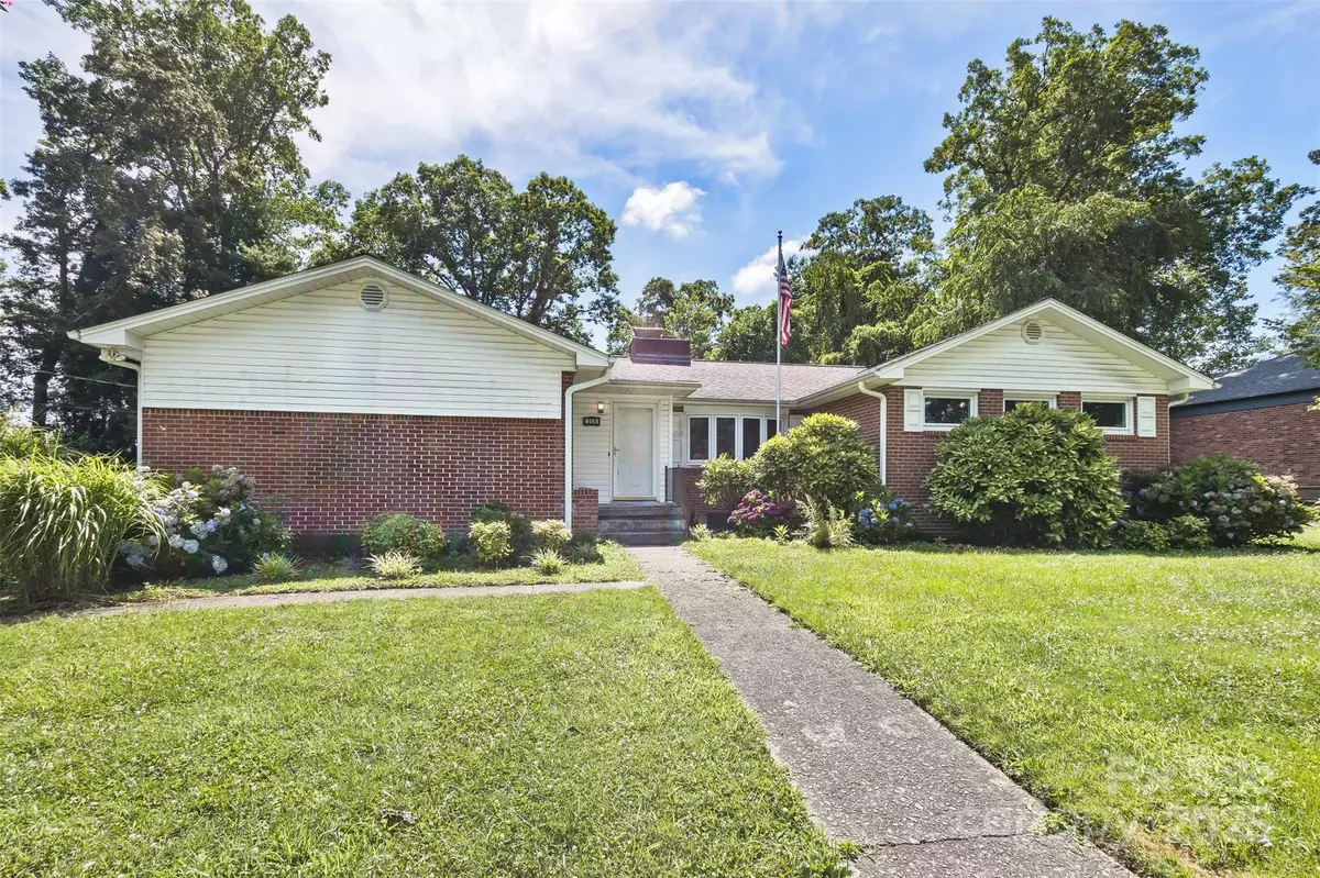 Hendersonville, NC 28792,209 Balsam RD