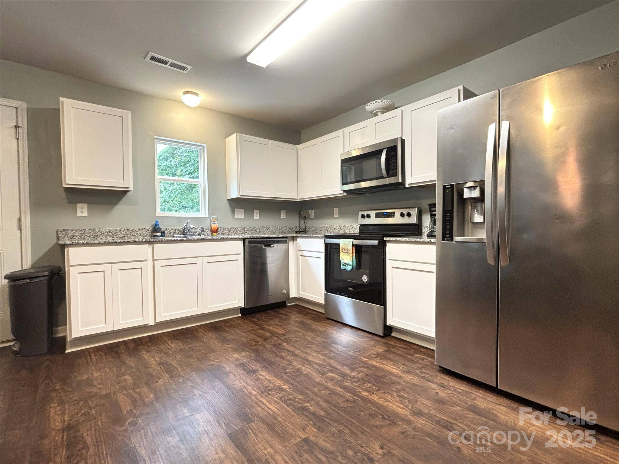 Hickory, NC 28601,1916 Country WAY