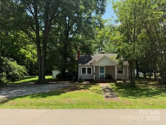 917 Tennyson DR, Charlotte, NC 28208