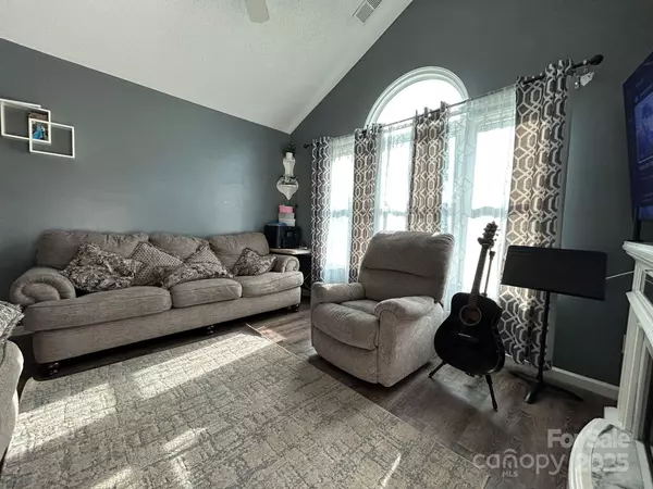 Charlotte, NC 28214,7401 Merrily LN