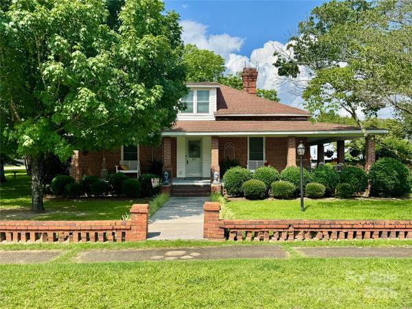 300 Blackmon ST S, Bethune, SC 29009