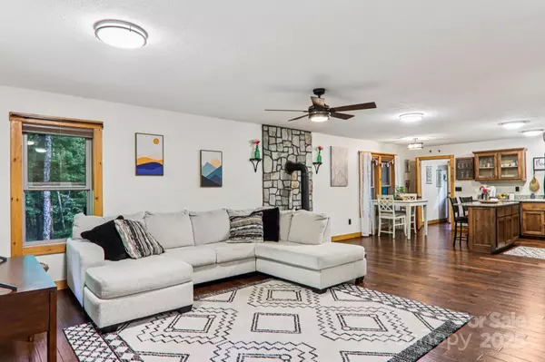 2171 Black Rock RD, Cherokee, NC 28719