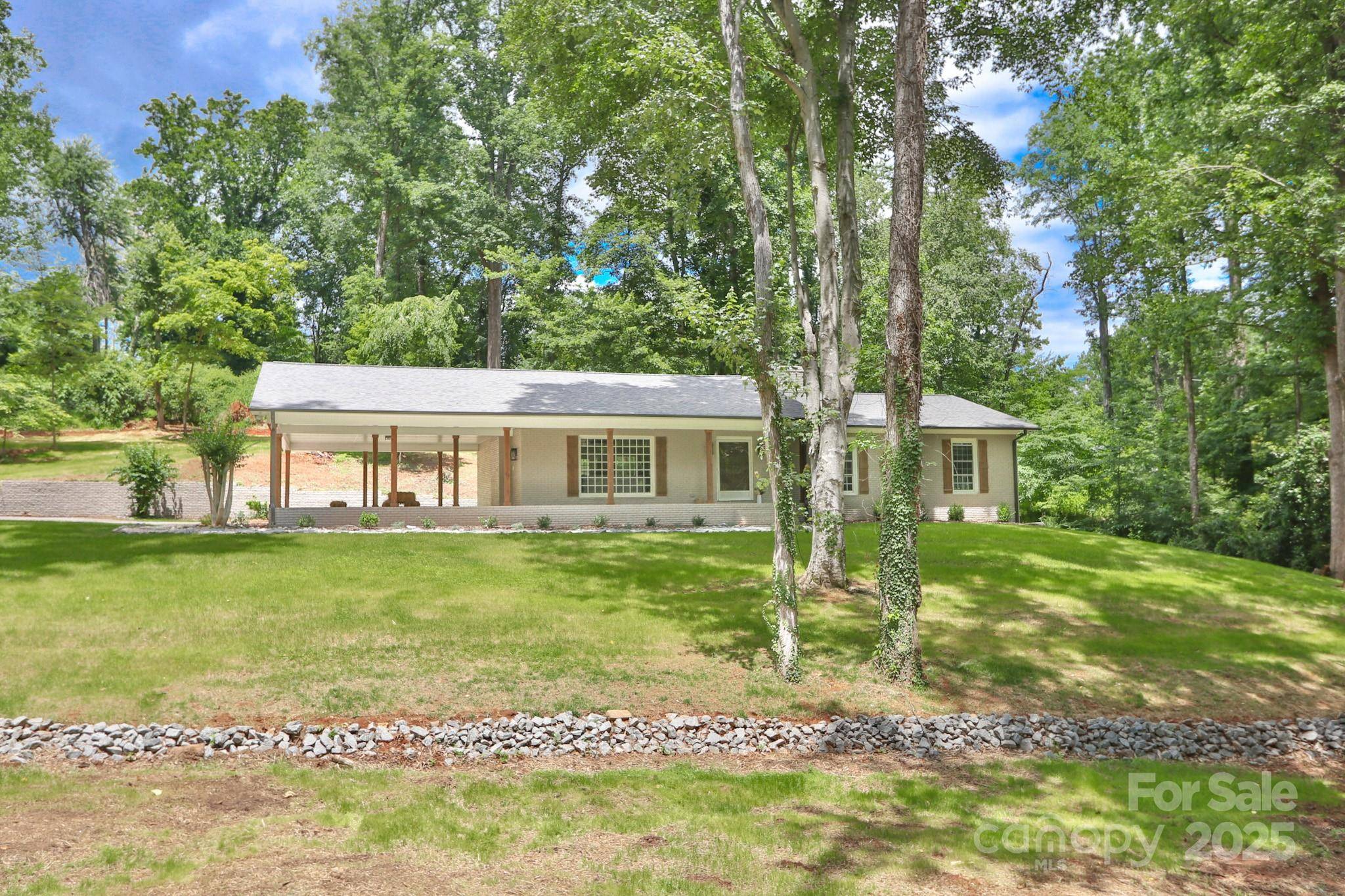 125 Dutchman Creek RD, Elkin, NC 28621