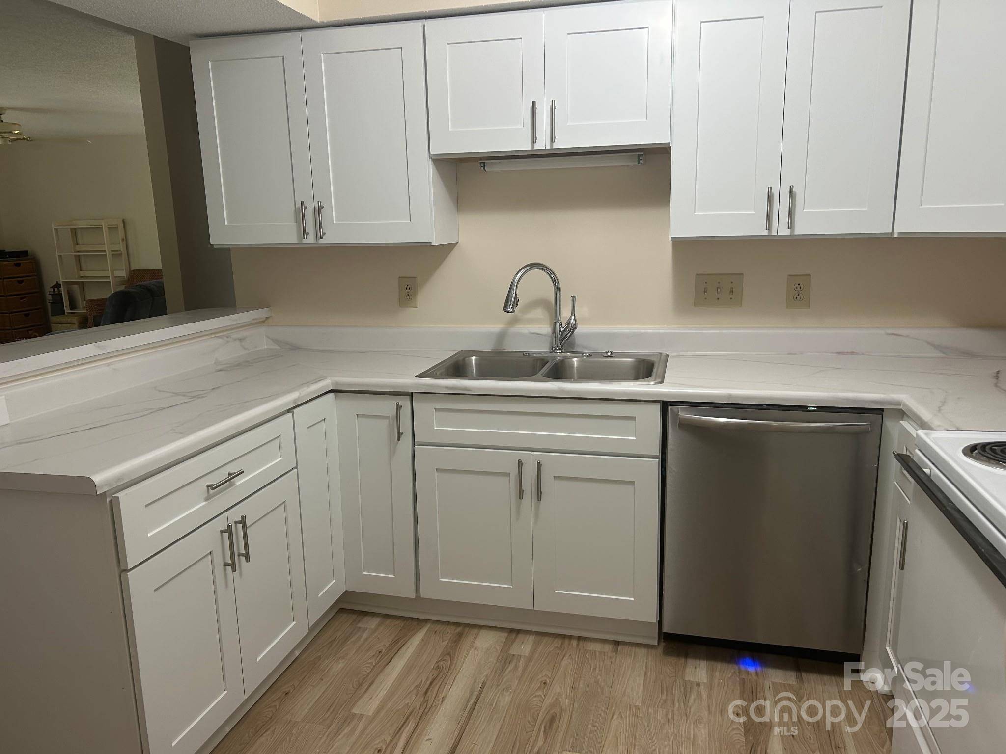 Charlotte, NC 28212,5864 Harris Grove LN