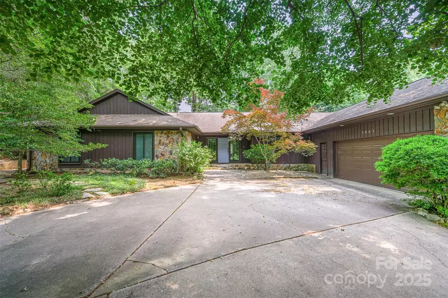 3041 Shallowood LN, Charlotte, NC 28277