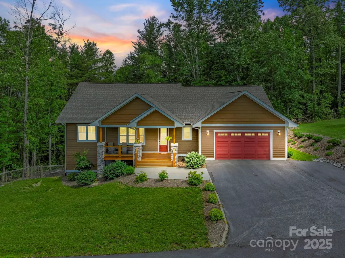 Hendersonville, NC 28792,158 Jonathan LN