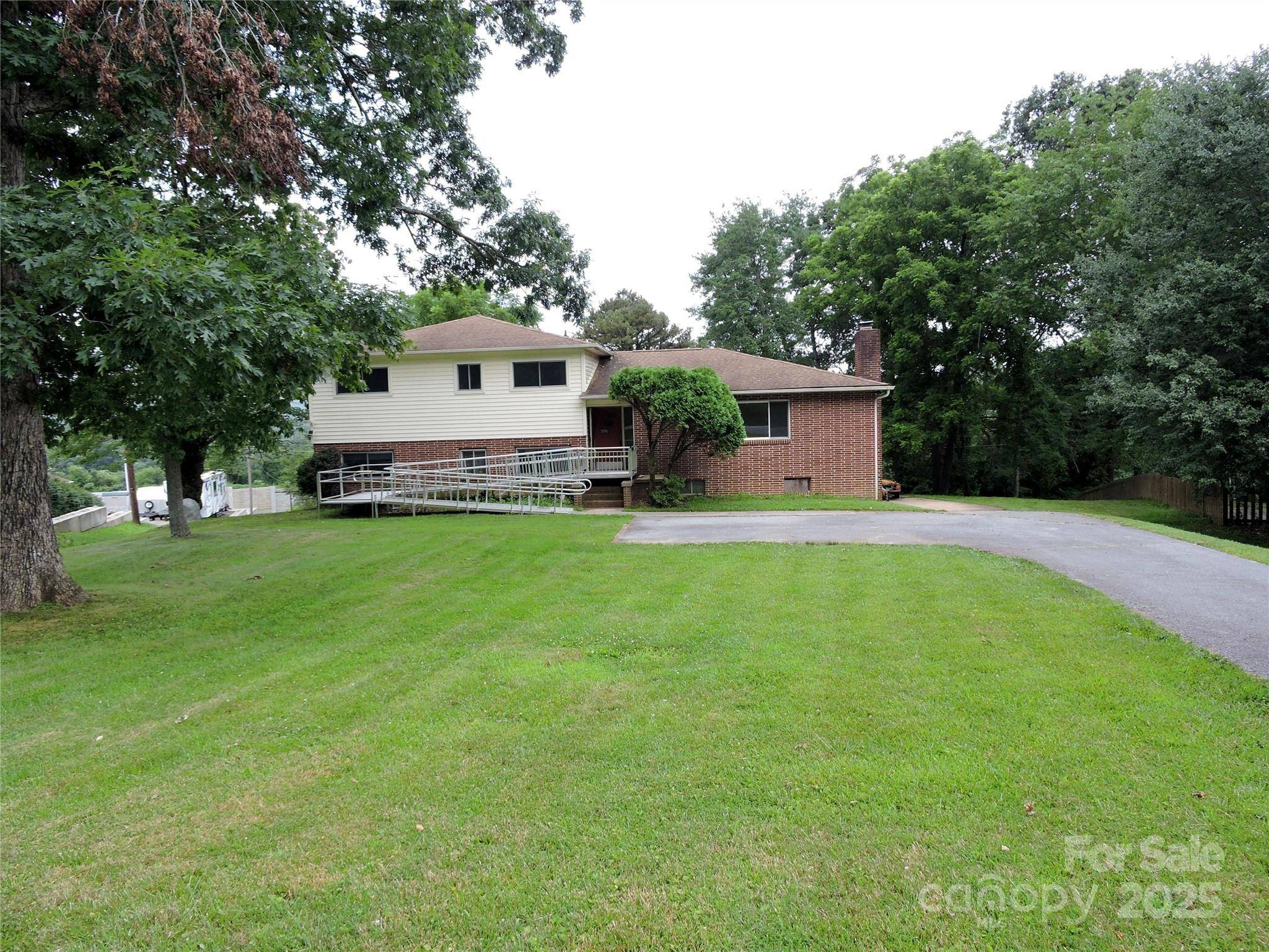 324 Whispering Hills DR, Hendersonville, NC 28792