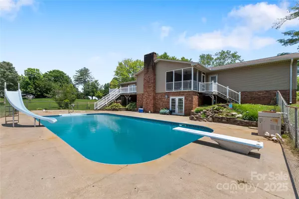 Hickory, NC 28601,5563 Grace Chapel RD