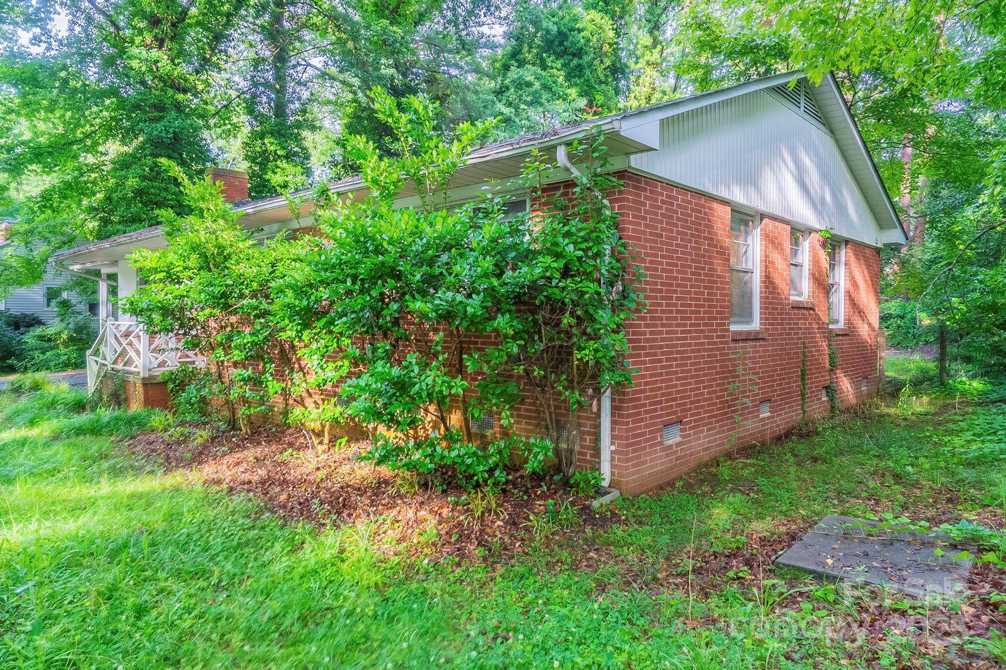 Gastonia, NC 28052,1332 Midwood DR