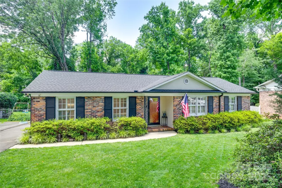 7026 Tabor LN, Charlotte, NC 28211