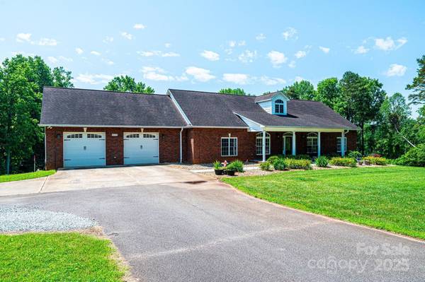 4010 Carlton DR, Claremont, NC 28610