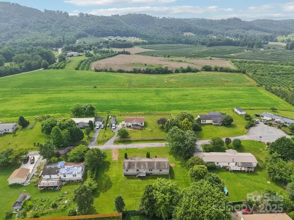 Hendersonville, NC 28792,18 Sweet Briar Path WAY