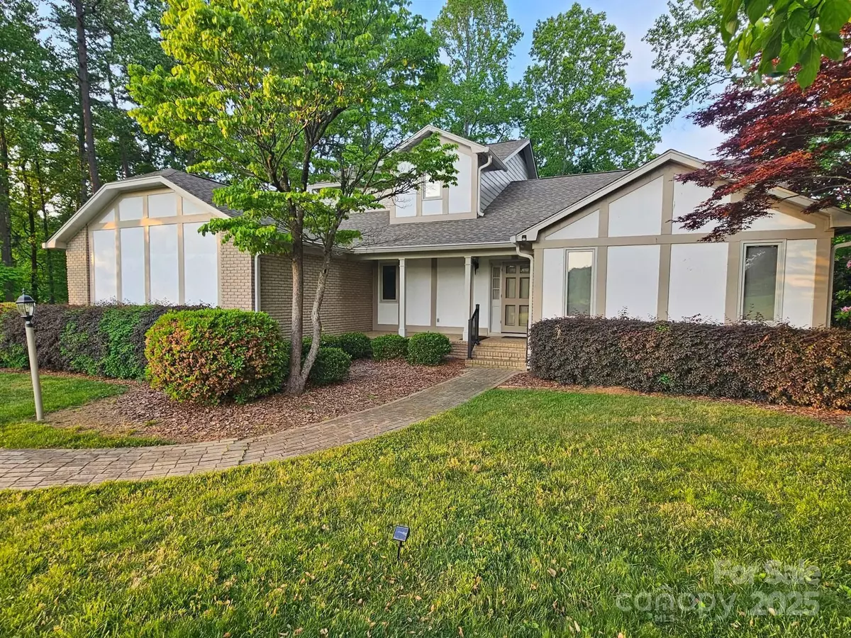 Cherryville, NC 28021,1072 Country Club DR
