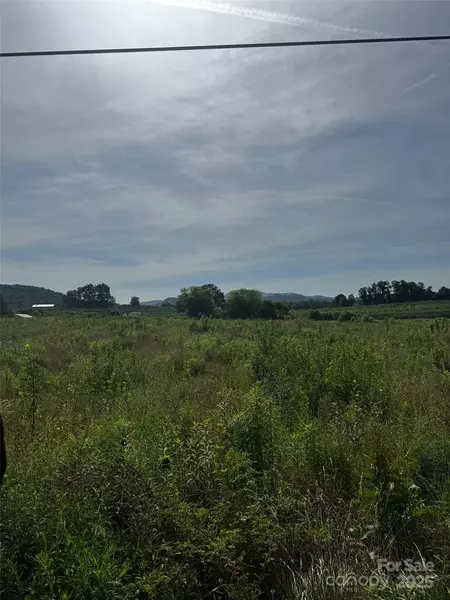 696 Beehive RD #4, Hendersonville, NC 28792