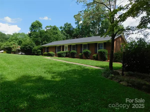 Albemarle, NC 28001,714 Shady DR
