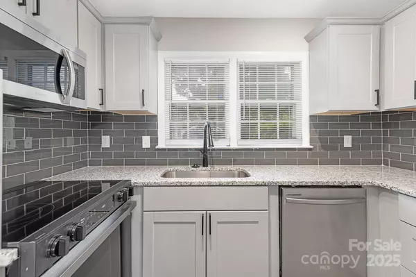 4601 Coronado DR, Charlotte, NC 28212